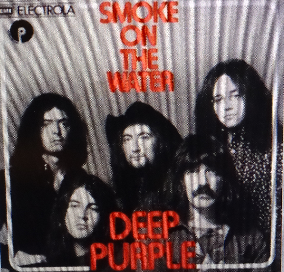 Immagine del singolo "Smoke on the water" dei Deep Purple.