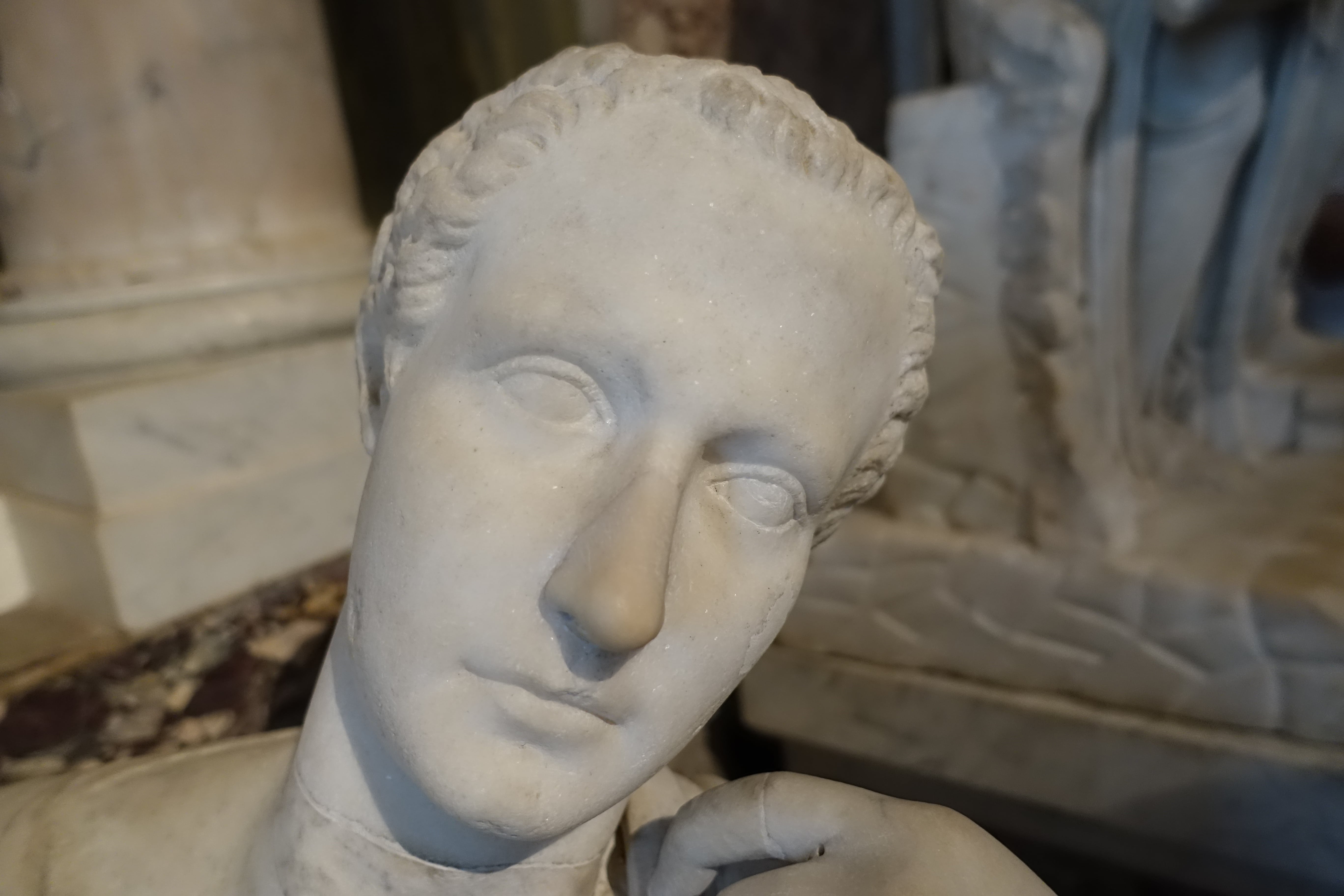 Arte Romana - Monumento funerario a kline con defunto disteso, particolare. (Galleria Borghese, Roma). Foto di Carlo de Blasio.